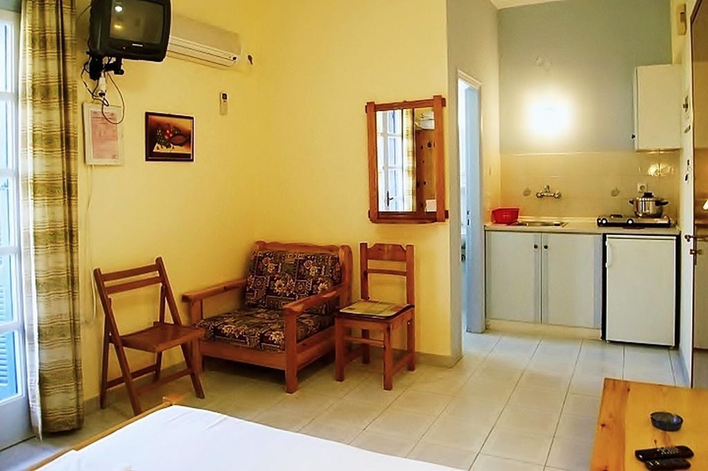 Appartement Idroussa à Batsíon Chambre photo
