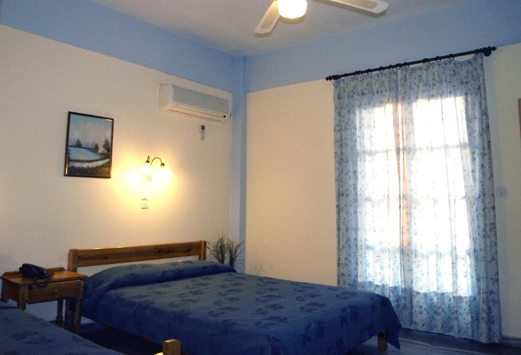 Appartement Idroussa à Batsíon Chambre photo