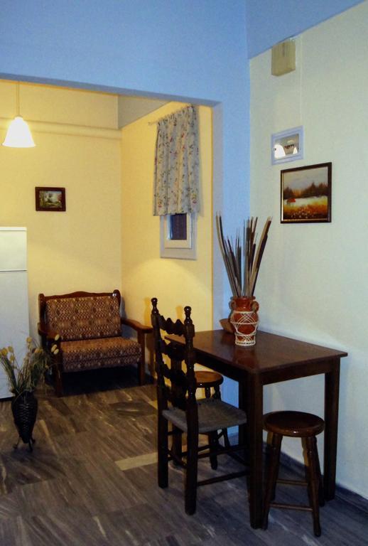 Appartement Idroussa à Batsíon Chambre photo
